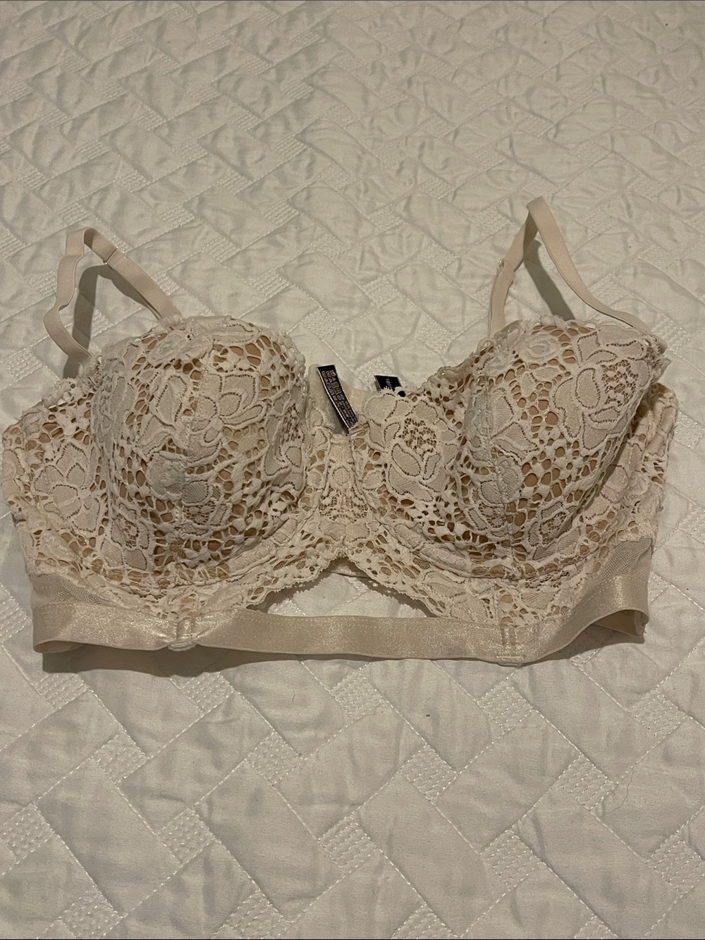 Victoria's Secret Cream Lace Underwire Bra